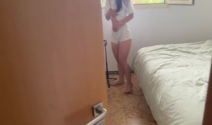 Hàng xóm mông to ghé qua vì muốn sex bốc lửa