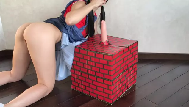 Làm Fan Ngạc Nhiên Khi Thủ Dâm Trong Trang Phục Super Mario